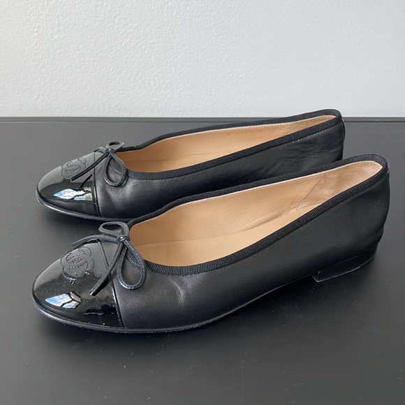 CHANEL Classic Ballet Pumps- Lambskin and Patent Toe - Picture 7 of 13